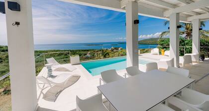 Villa Tortuga - Oceanview House with Heated Pool