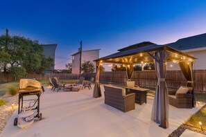 Outdoor dining - Southern Hillcountry Hideaway (Canyon Lake)