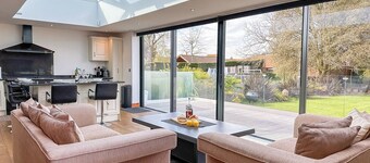 NEW - Ottersend Home w/ HotTub, Cinema & Fireplace