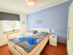 Room - Maritime garden apartment with terrace only 300m from the beach / WLAN + parking space (Kühlungsborn)