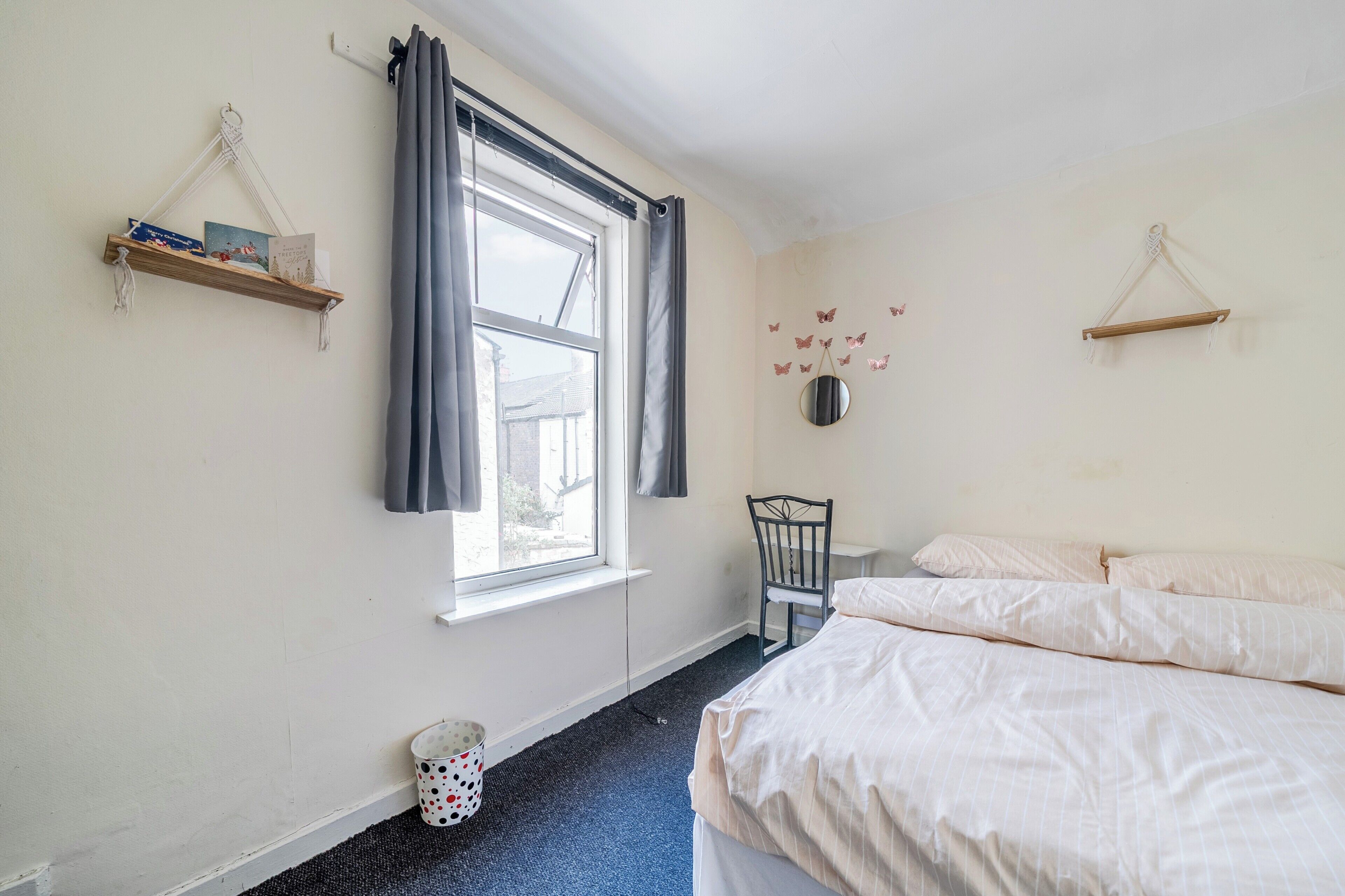 1 chambre, fer et planche à repasser, draps fournis