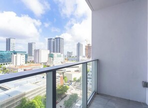Property grounds - Downtown Condo with Pool, Gym & City Views (Miami)