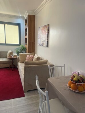 Smart TV - Cozy Apartment Netflix WiFi Food Pickup In Tangier (Tangier)