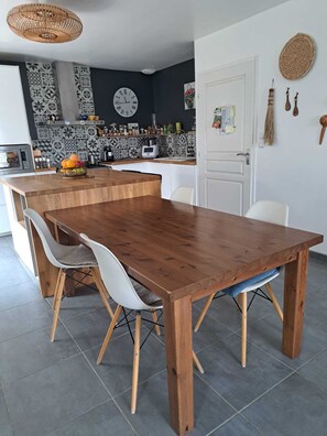 Dining - Single-storey detached house with unobstructed view, garden and above-ground pool (Montagnac)