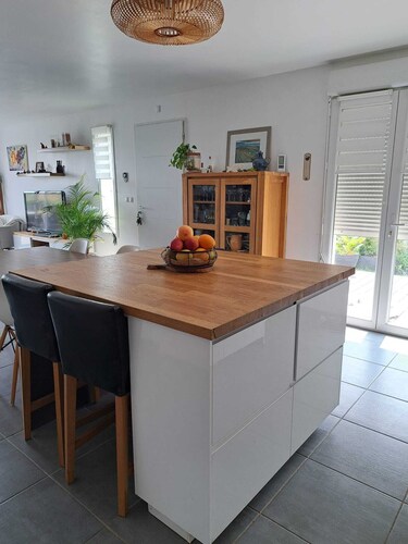 Maison individuelle de plain pied avec vue dégagée, jardin et piscine hors sol