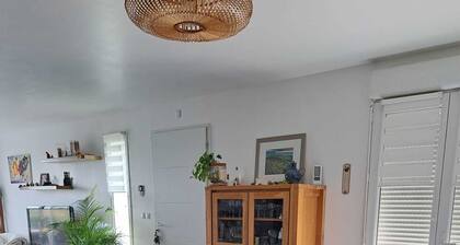 Maison individuelle de plain pied avec vue dégagée, jardin et piscine hors sol