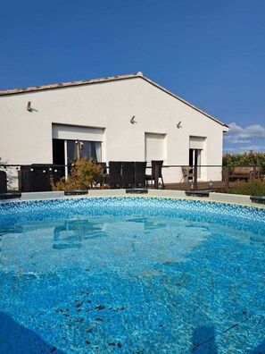 Pool - Single-storey detached house with unobstructed view, garden and above-ground pool (Montagnac)