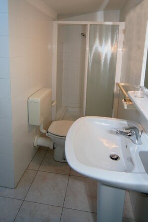 Apartment, 2 Schlafzimmer, Balkon, Stadtblick | Badezimmer
