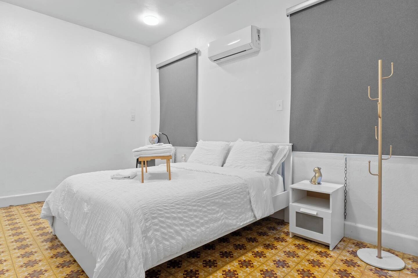 WiFi, bed sheets