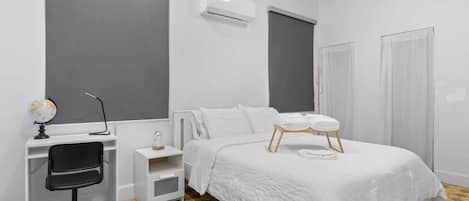 2 bedrooms, desk, WiFi (free), bed sheets