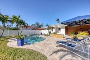 Outdoor pool - Waterfront 4 BR - Heated Pool15 min to IMG/AMI (Bradenton)