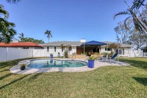 Outdoor pool - Waterfront 4 BR - Heated Pool15 min to IMG/AMI (Bradenton)
