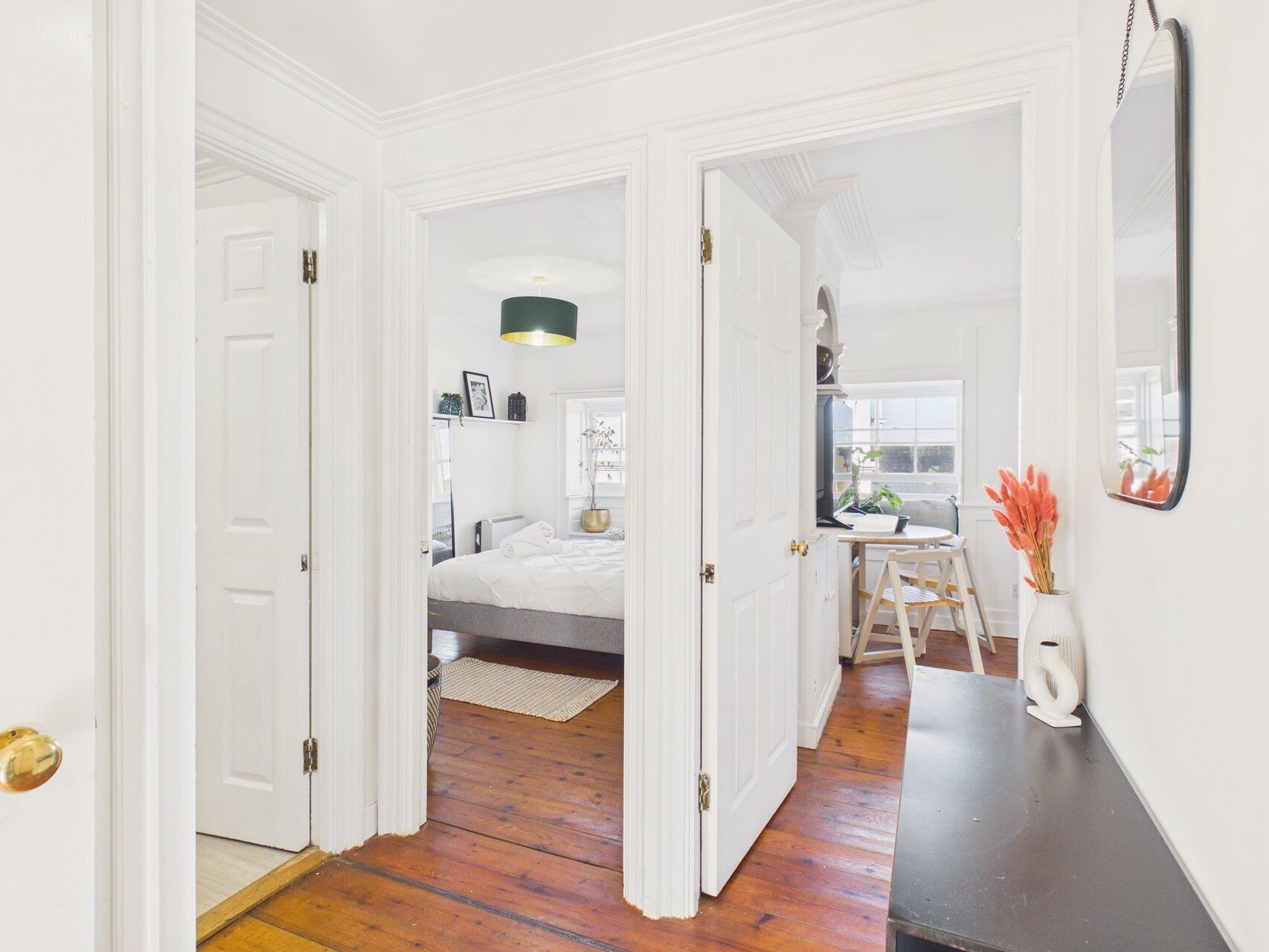 2 chambres, bureau, fer et planche à repasser, accès à Internet