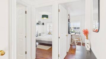 2 chambres, bureau, fer et planche à repasser, accès à Internet