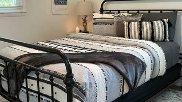 2 slaapkamers, een kluis op de kamer, gratis wifi, beddengoed
