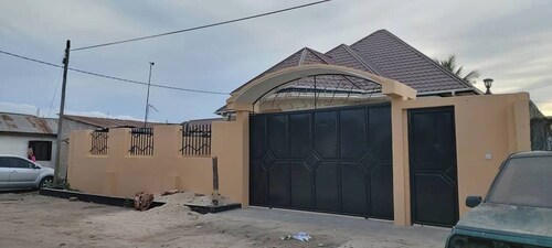 Big, Modern Family House Near City Center