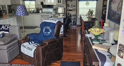 PSU Graduation 3-bedroom house 4.9 miles to State College great for groups
