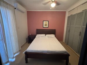 2 bedrooms, WiFi, bed sheets - Cozy condo in Central Tamarindo w/ pool, 6m walk to beach (Tamarindo)