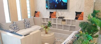 Comfortable 2-Story Home for Families & Groups
