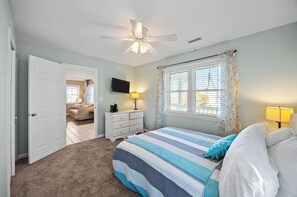 3 slaapkamers, een strijkplank/strijkijzer, gratis wifi, beddengoed