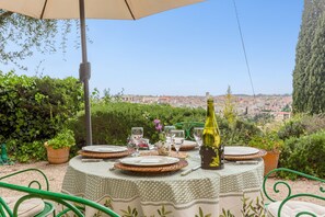 Outdoor dining - La Bastide Matisse - Piscine et vue dégagée (Vence)
