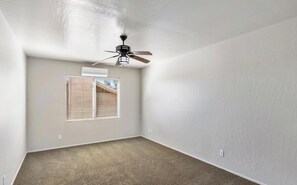 Interior - Spacious 5-bedroom house with AC in beautiful Gilbert with Golf Course View (Gilbert)