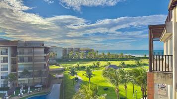 Grand Apartment | Property grounds