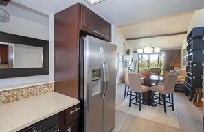 Interior - Brand New Rental! Updated 1 bedroom in Palm Valley with expansive elevated view (Palm Desert)