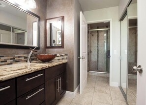 Shower, hair dryer, towels, soap - Brand New Rental! Updated 1 bedroom in Palm Valley with expansive elevated view (Palm Desert)