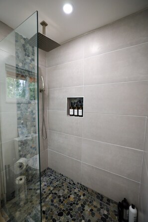 Shower, hair dryer, towels, soap - Luxury Cabin | XL HotTub | 12 Mi to Breckenridge (Fairplay)