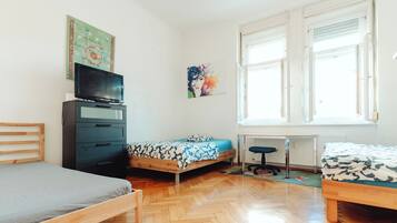 4 bedrooms, iron/ironing board, WiFi, bed sheets