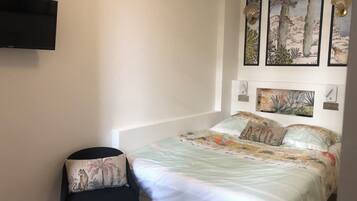 1 slaapkamer, een kluis op de kamer, een strijkplank/strijkijzer