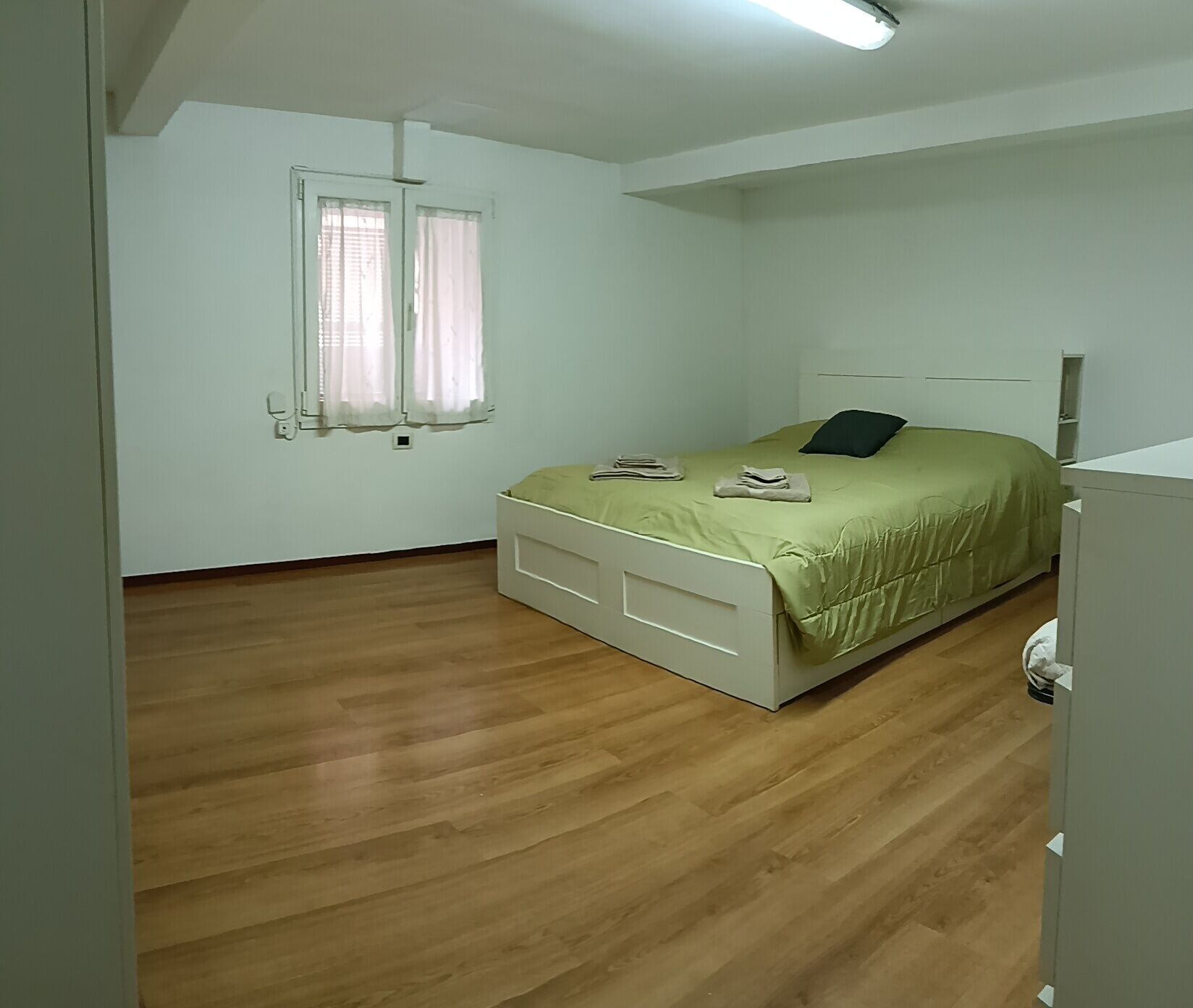 1 camera, Wi-Fi, lenzuola