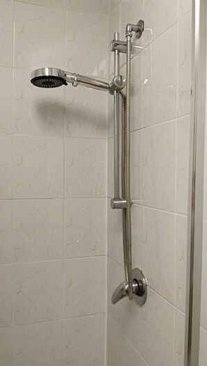 Shower, hair dryer, bidet, towels - PUNTELLATE HOUSE - VOMERO A few steps from the subway (Napoli)