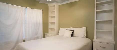 1 bedroom, desk, iron/ironing board, free WiFi