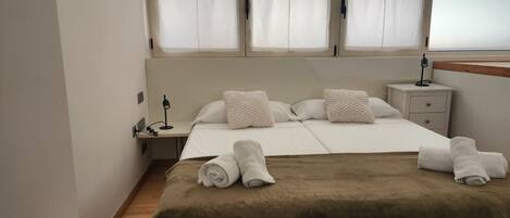 2 室のベッドルーム、アイロン / アイロン台、WiFi、ベッドシーツ