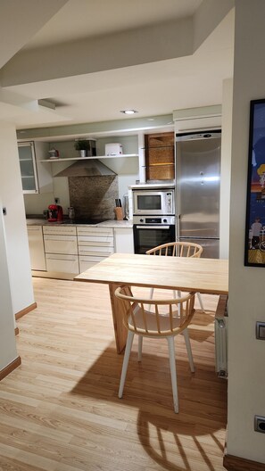 Private kitchen - La Concha Apartment (Donostia / San Sebastián)