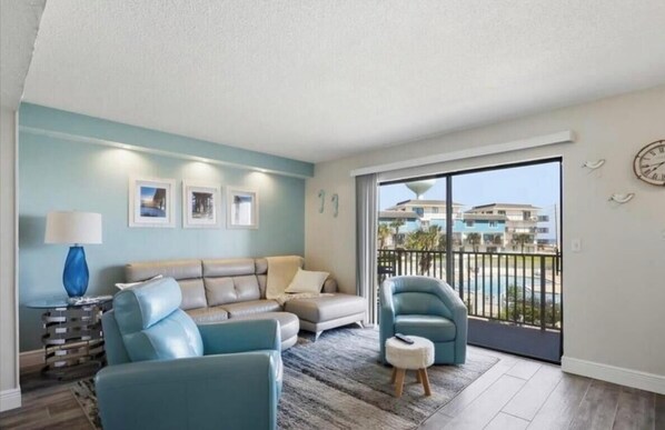 Living area - OCEAN FRONT 2-bedroom condo with AC in Flagler Beach - Family and Pet Friendly! (Flagler Beach)