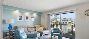 OCEAN FRONT 2-bedroom condo with AC in Flagler Beach - Family Friendly!