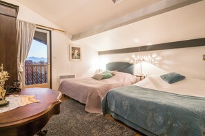 Room - CHALET Grand gite 21 pers ( up to 43 Pers)Spa Swimming pool Indoor Panorama (Lasserre)