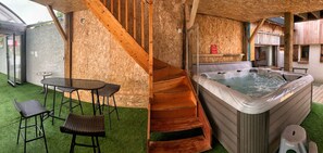 Outdoor dining - CHALET Grand gite 21 pers ( up to 43 Pers)Spa Swimming pool Indoor Panorama (Lasserre)