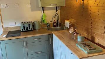 Fridge, microwave, stovetop, electric kettle