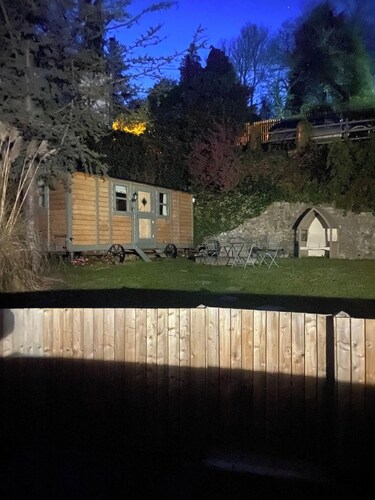 Cozy Cabin Retreat in Newtown