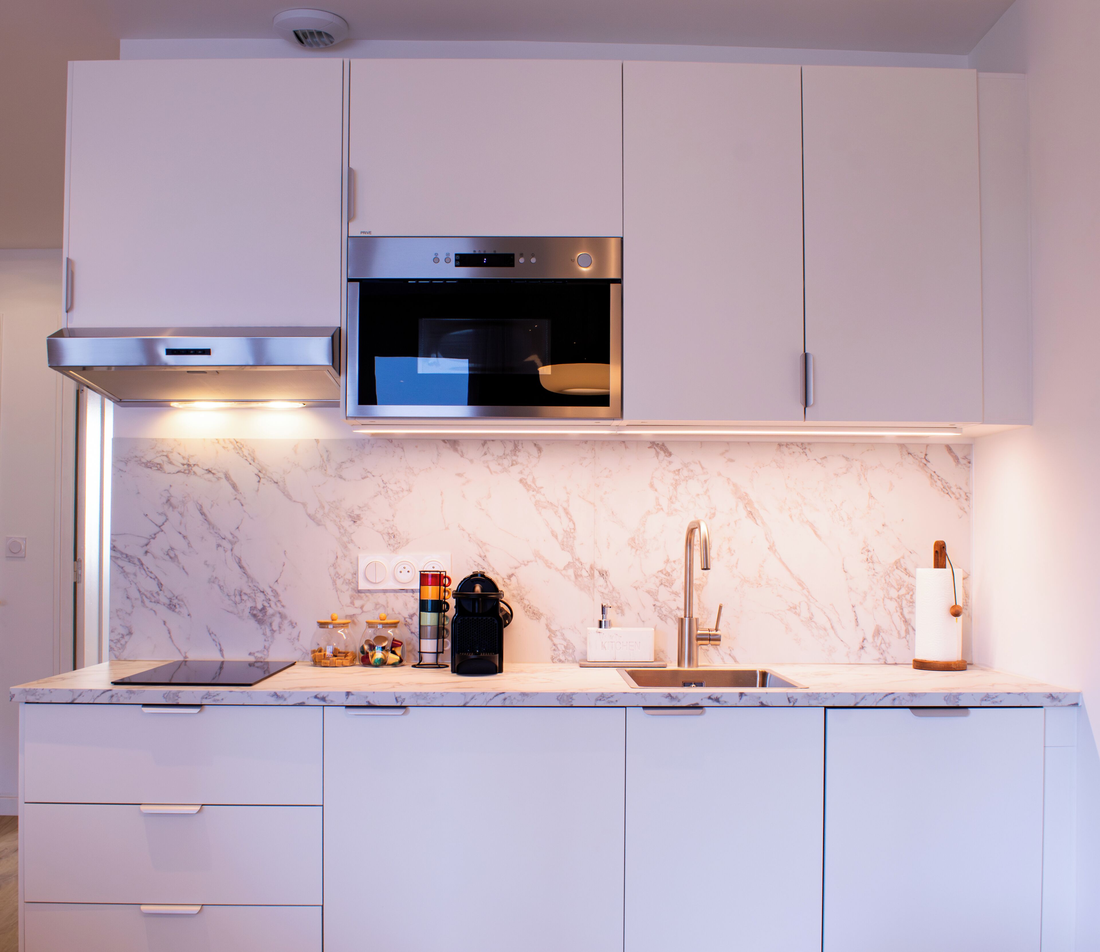 Fridge, microwave, stovetop, dishwasher