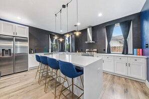 Private kitchen - Lovely 4-bedroom house with AC in enchanting San Antonio (San Antonio)