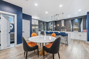 Dining - Lovely 4-bedroom house with AC in enchanting San Antonio (San Antonio)