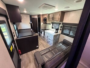 Private kitchen - Rivers Edge RV Stay at Myakka Cove (Venice)