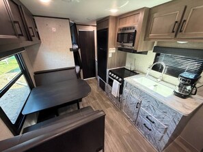 Private kitchen - Rivers Edge RV Stay at Myakka Cove (Venice)