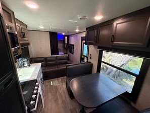 Private kitchen - Rivers Edge RV Stay at Myakka Cove (Venice)