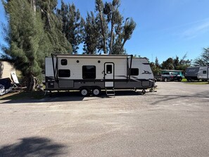 Property grounds - Rivers Edge RV Stay at Myakka Cove (Venice)